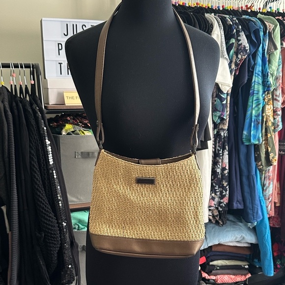 Liz Claiborne Woven Straw Shoulder Bag - Picture 2 of 15